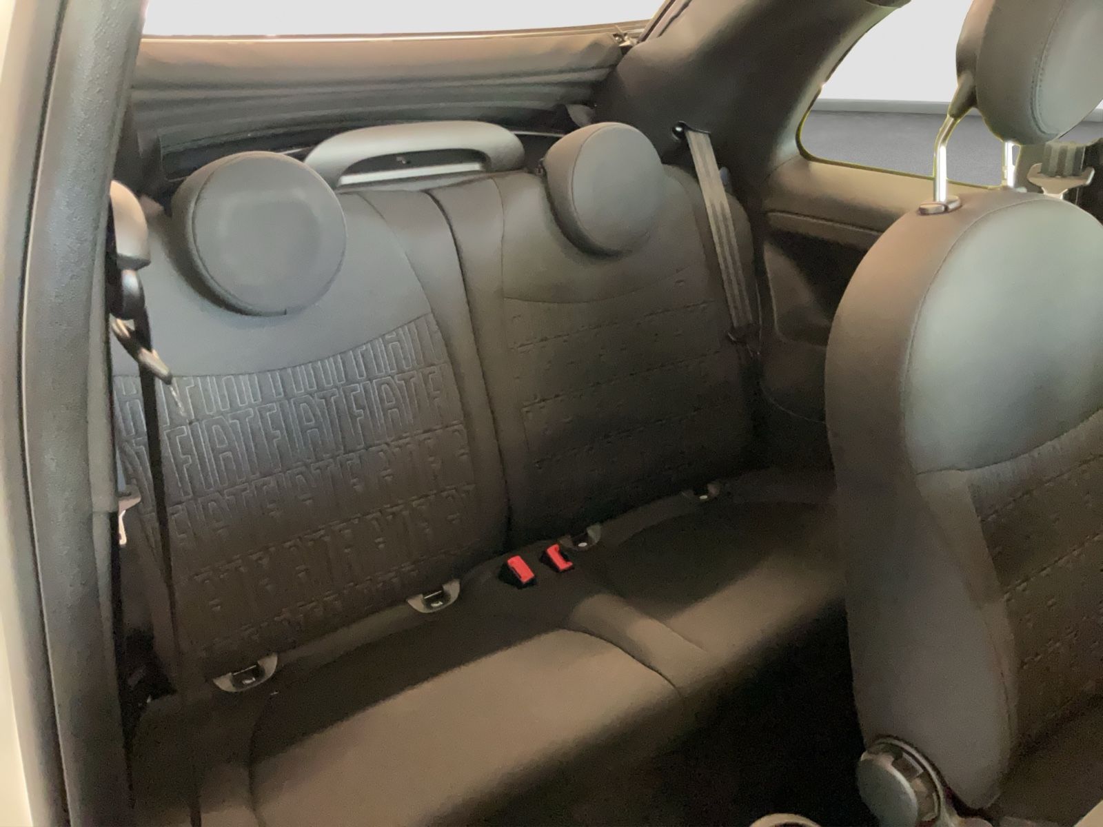 Fahrzeugabbildung Fiat 500C 1.0 Hybrid DOLCEVITA