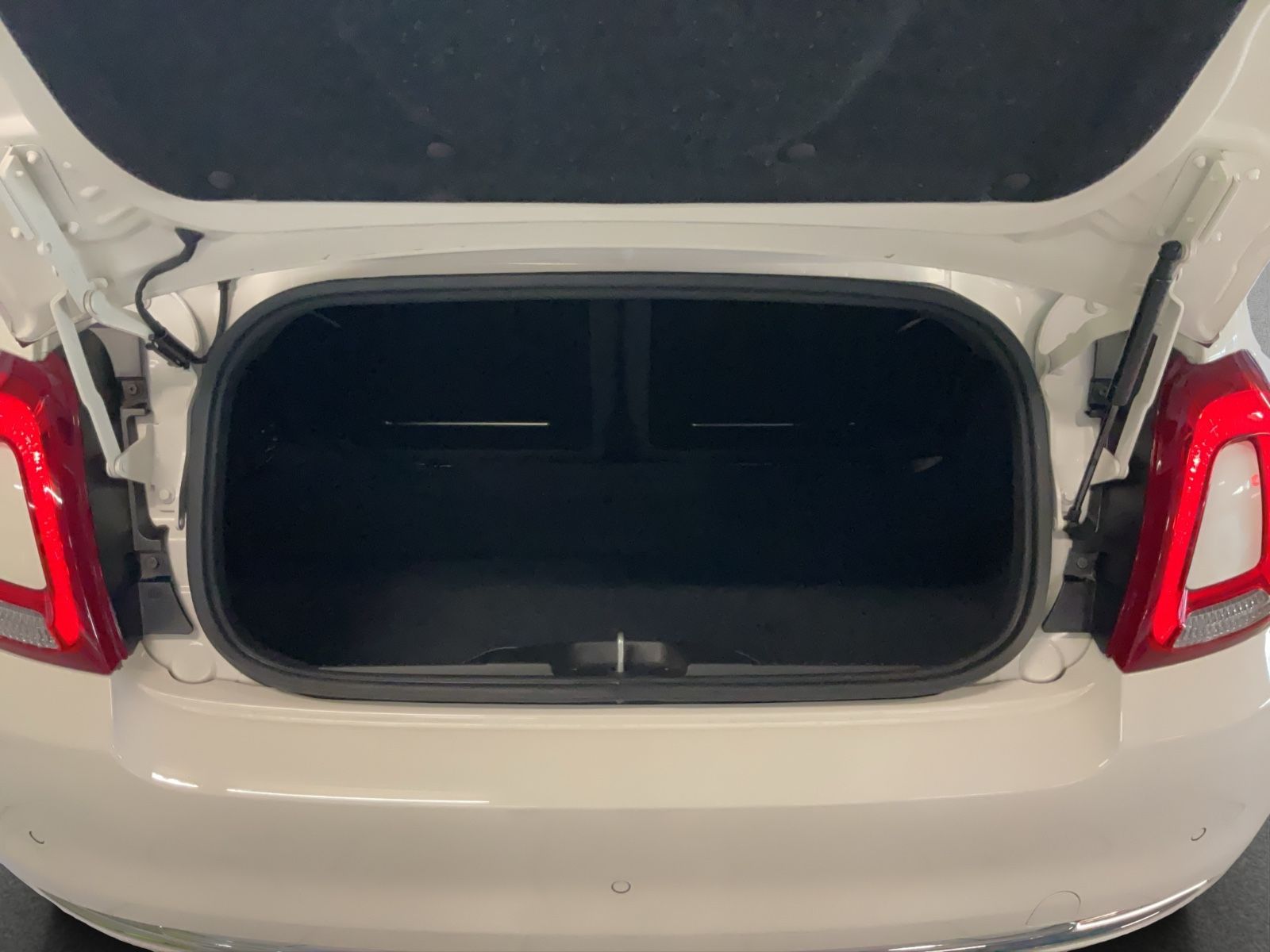 Fahrzeugabbildung Fiat 500C 1.0 Hybrid DOLCEVITA