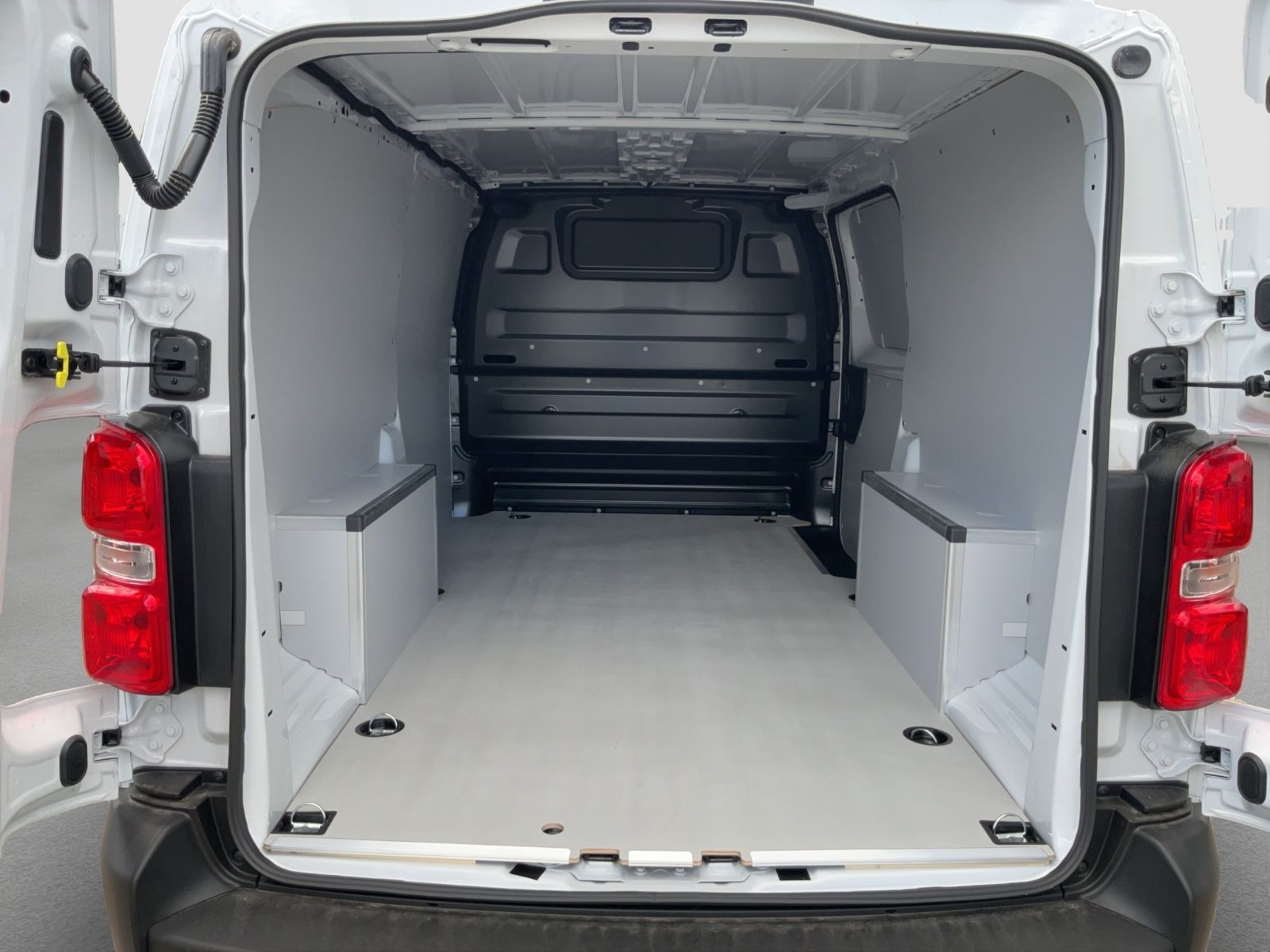 Fahrzeugabbildung Fiat Scudo XL Kamera 10 Zoll Radio Laderaumpaket