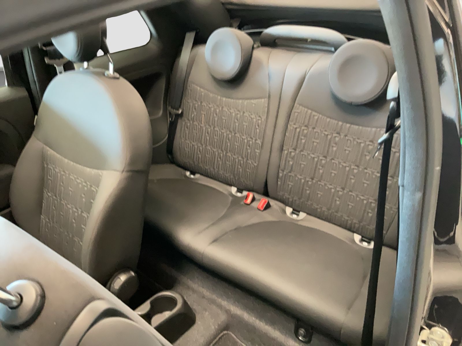 Fahrzeugabbildung Fiat 500C 1.0 Hybrid DOLCEVITA