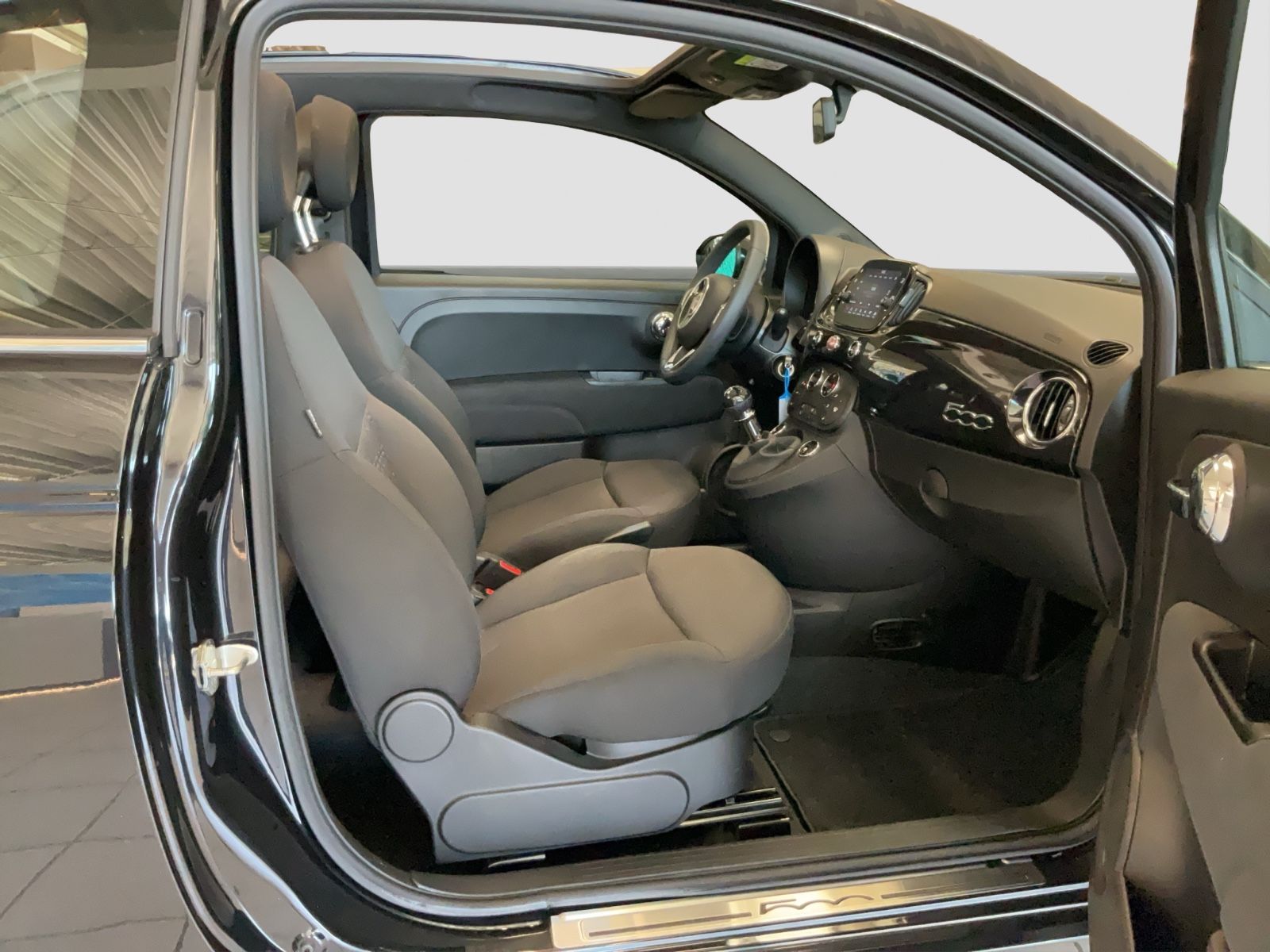 Fahrzeugabbildung Fiat 500C 1.0 Hybrid DOLCEVITA