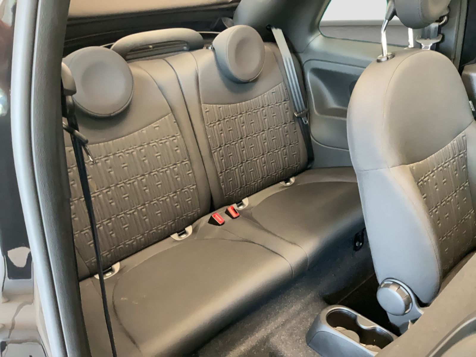 Fahrzeugabbildung Fiat 500C 1.0 Hybrid DOLCEVITA