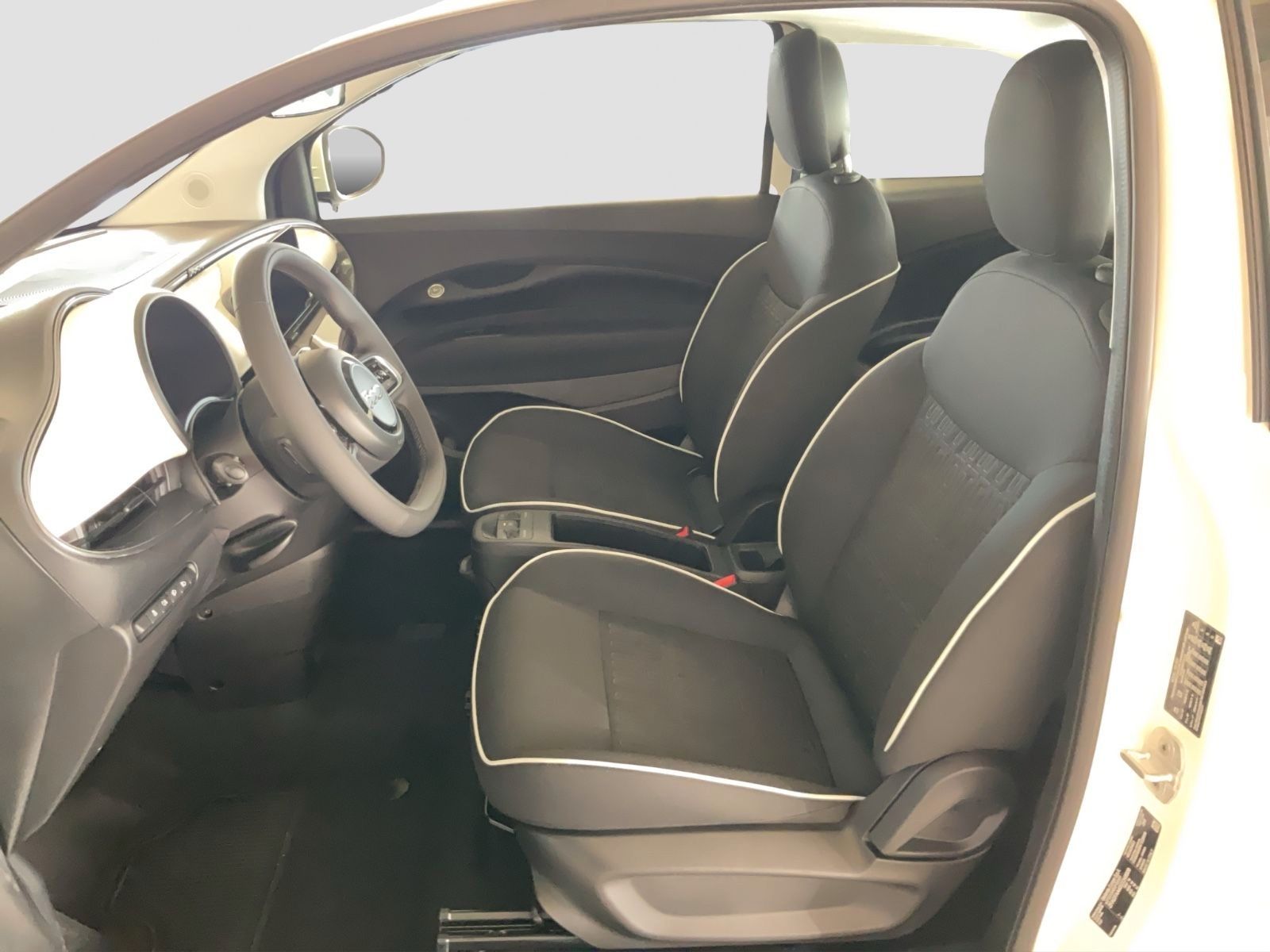 Fahrzeugabbildung Fiat 500e 42 kWh + 16" Alufelgen