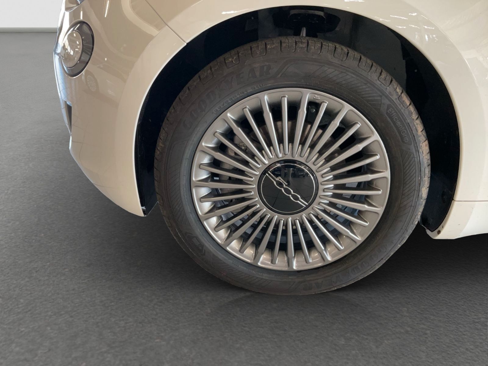 Fahrzeugabbildung Fiat 500e 42 kWh + 16" Alufelgen