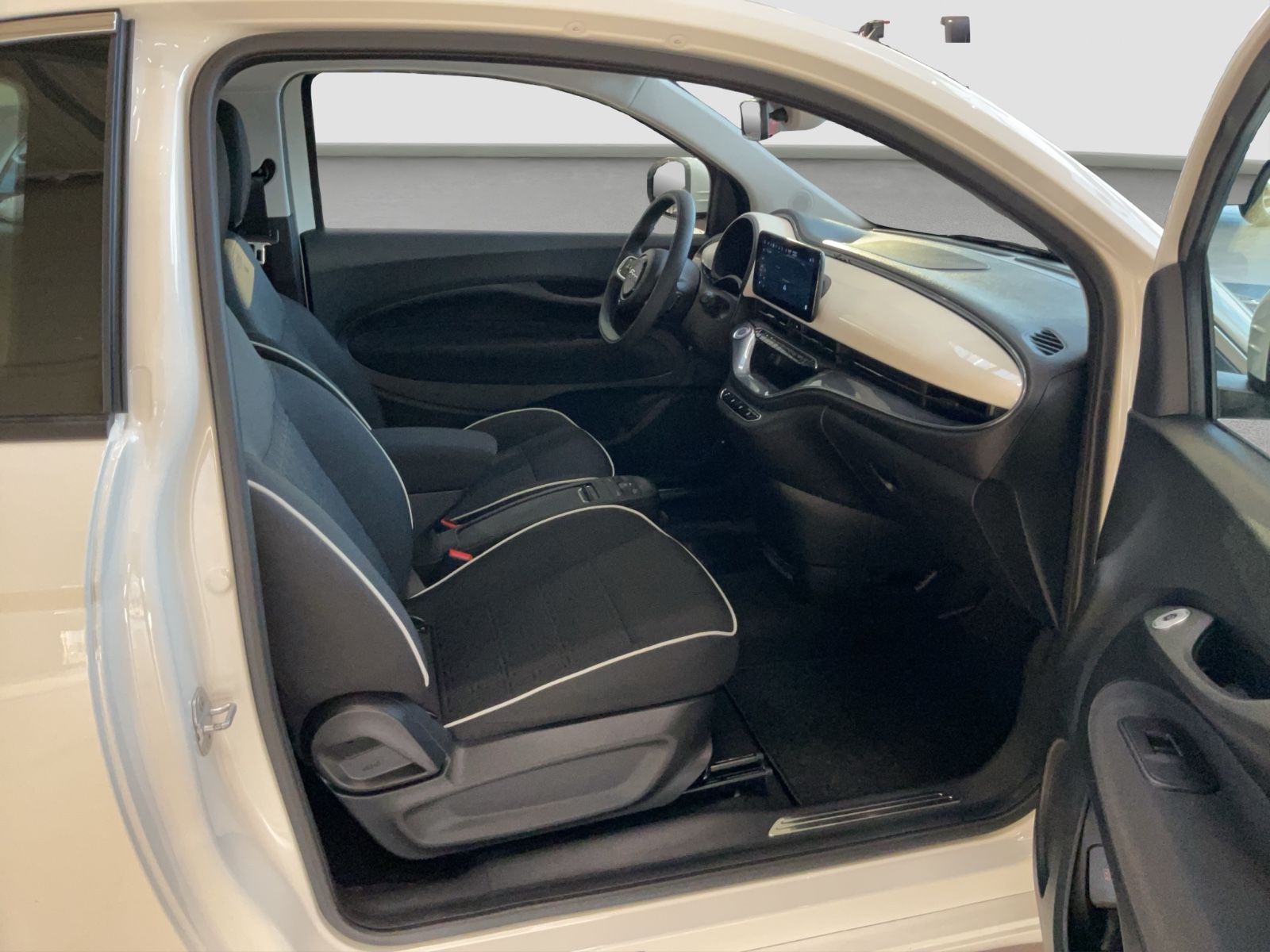 Fahrzeugabbildung Fiat 500e + Komfort Paket, 16" Alufelgen
