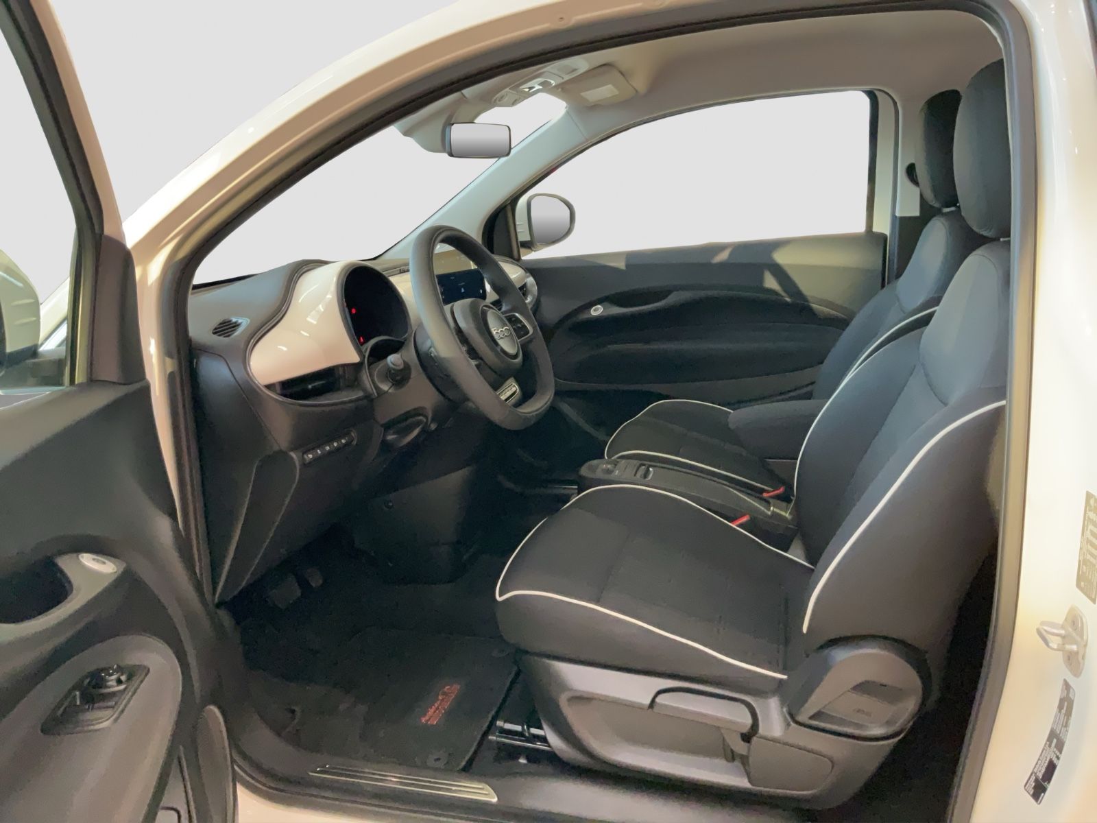 Fahrzeugabbildung Fiat 500e + Komfort Paket, 16" Alufelgen