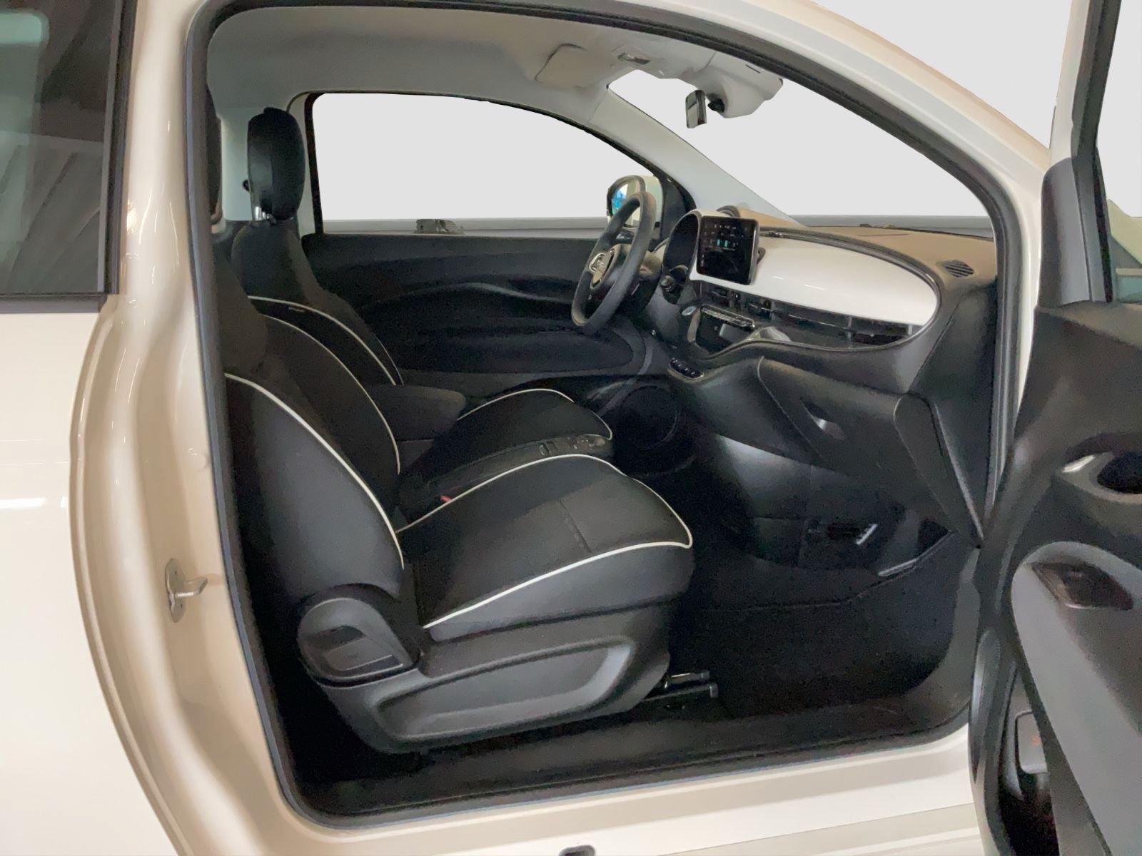 Fahrzeugabbildung Fiat 500e + Komfort Paket, 16" Alufelgen