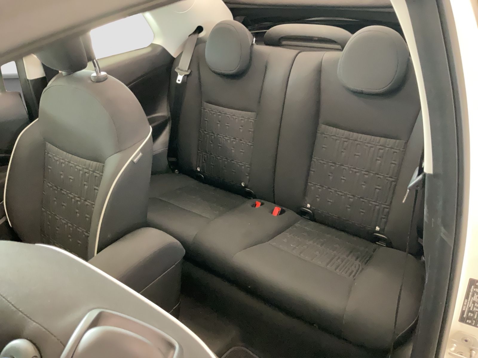 Fahrzeugabbildung Fiat 500e Cabrio 42 kWh + Komfortpaket