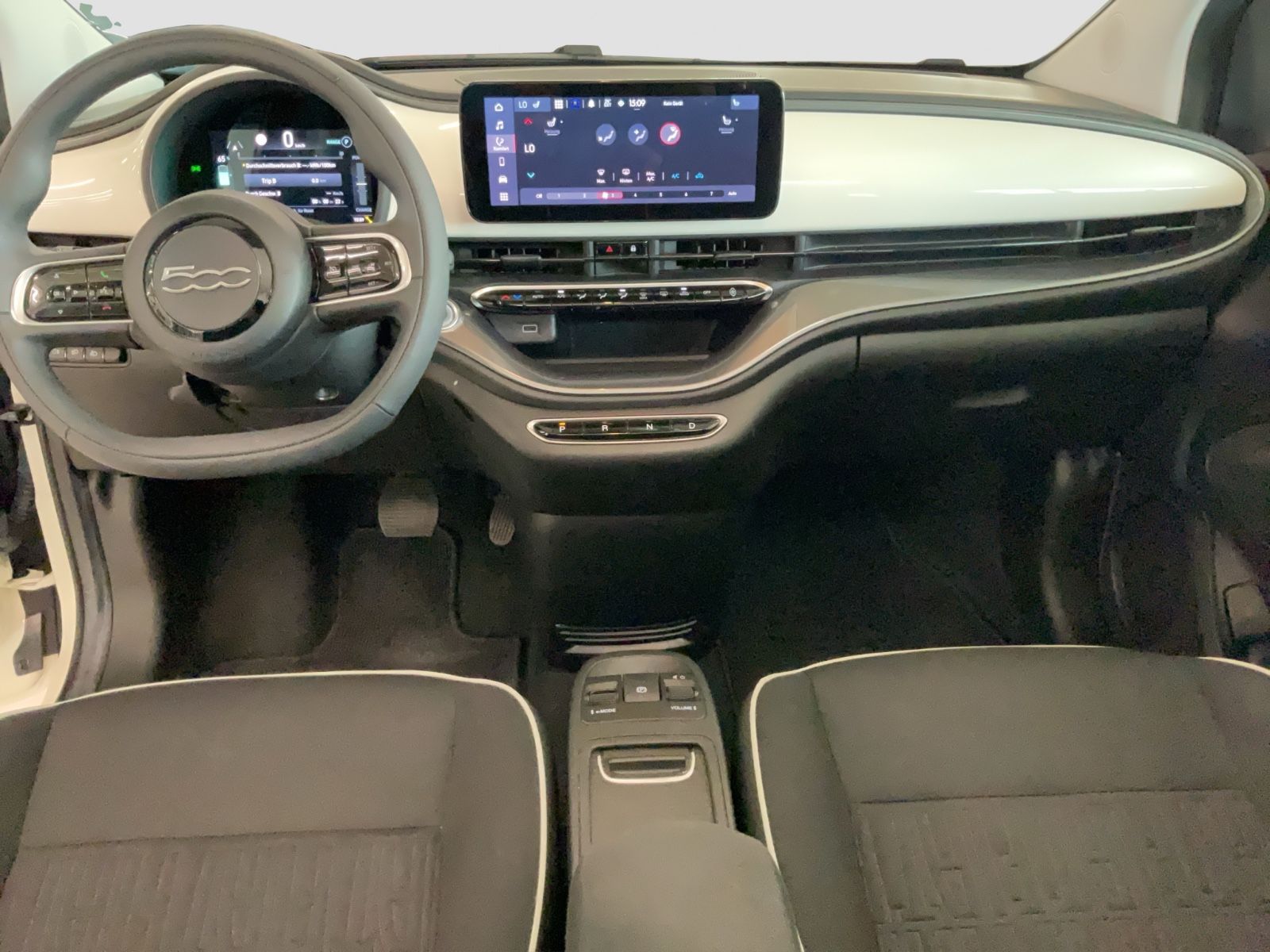 Fahrzeugabbildung Fiat 500e Cabrio 42 kWh + Komfortpaket