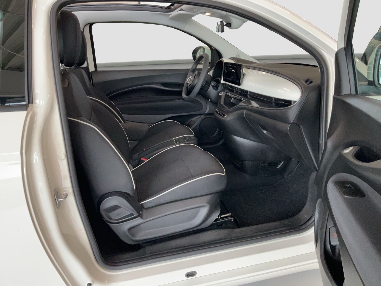 Fahrzeugabbildung Fiat 500e Cabrio 42 kWh + Komfortpaket