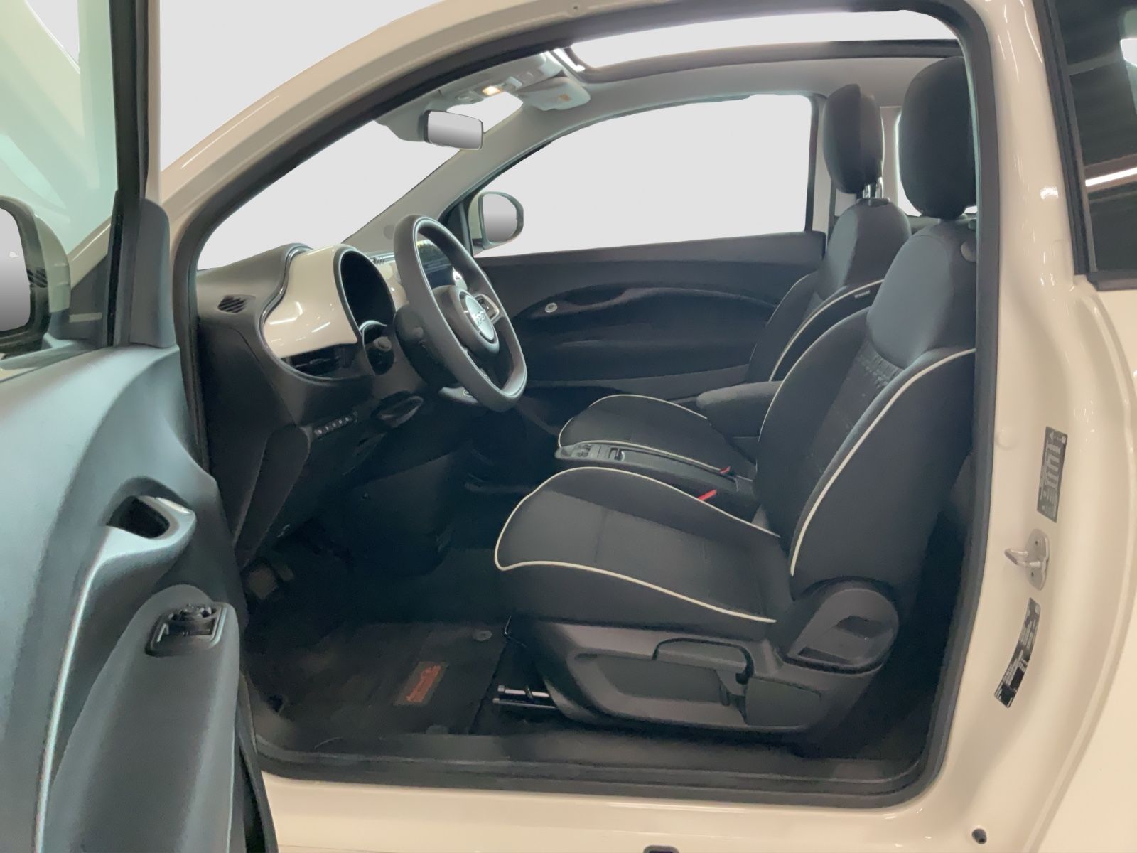 Fahrzeugabbildung Fiat 500e Cabrio 42 kWh + Komfortpaket