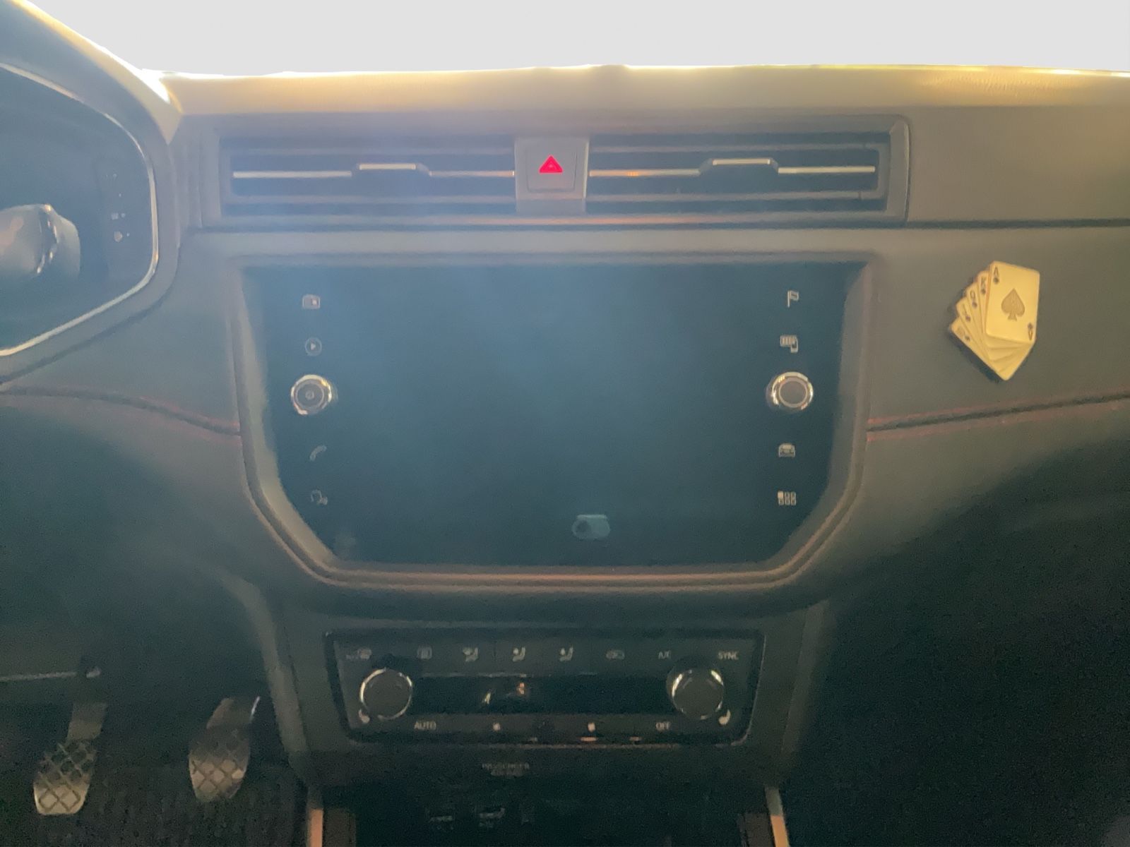 Fahrzeugabbildung SEAT Arona FR AHK, Beats, LED, Shzg, 8-Fach