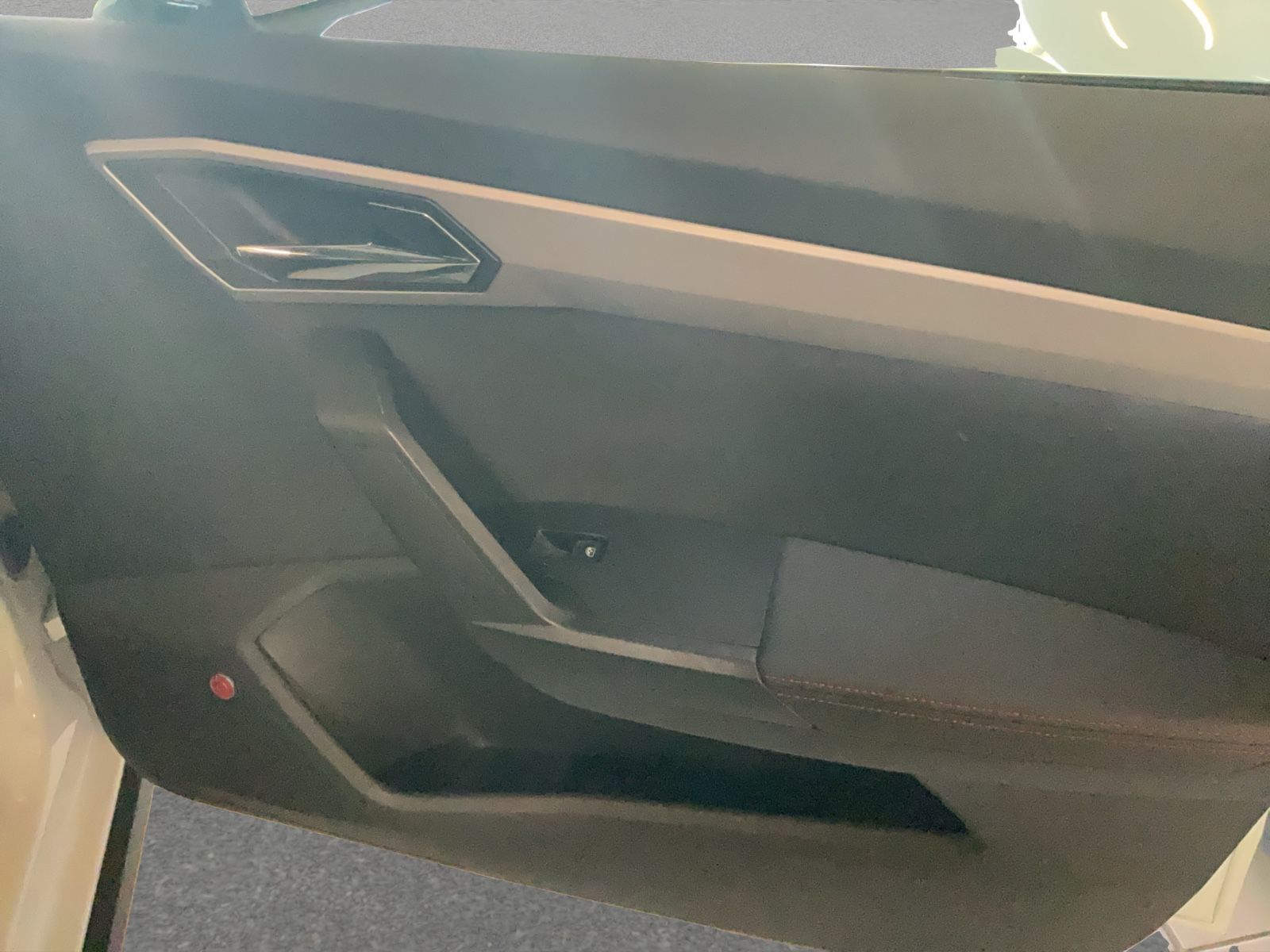 Fahrzeugabbildung SEAT Arona FR AHK, Beats, LED, Shzg, 8-Fach