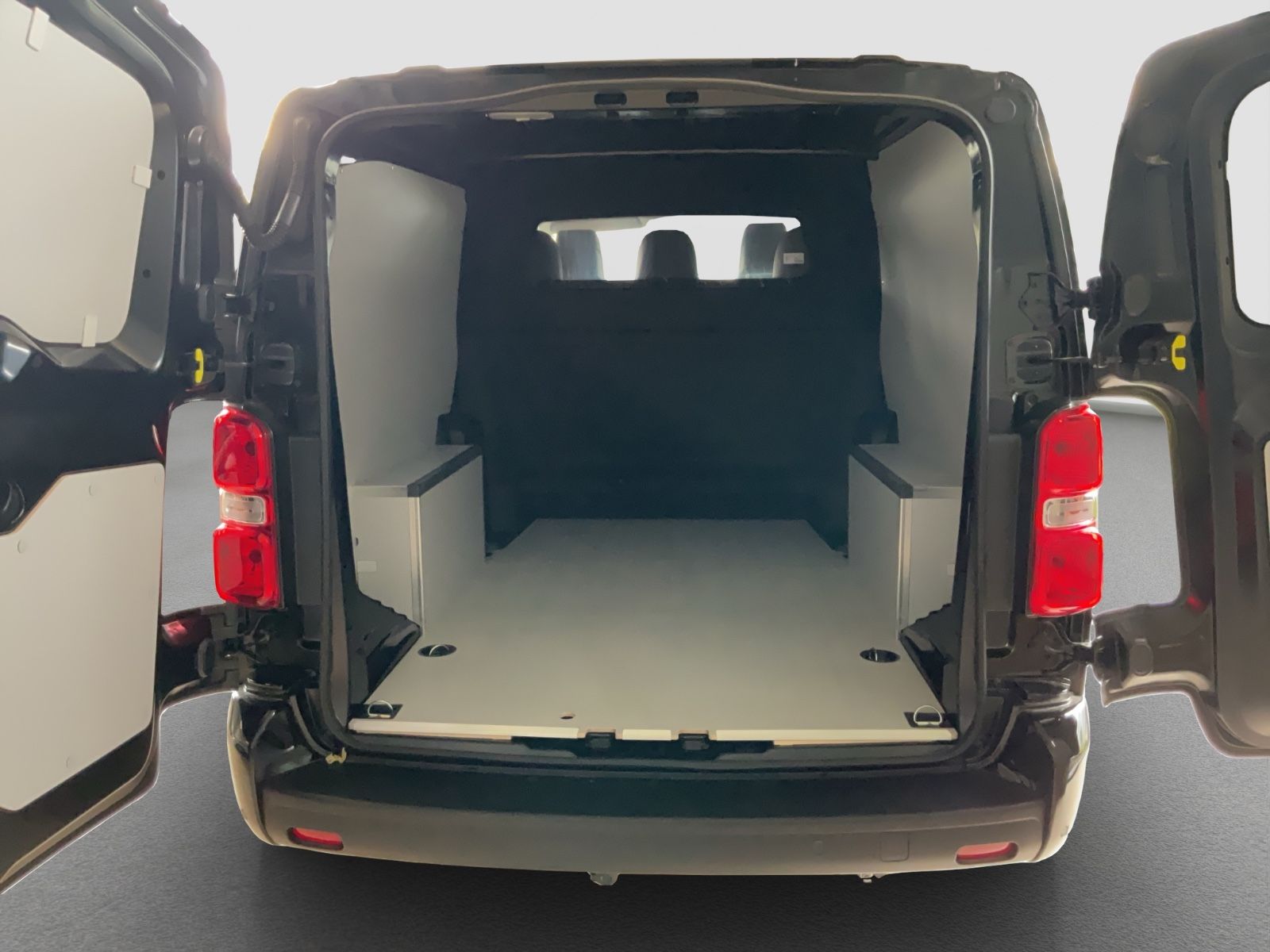 Fahrzeugabbildung Fiat Scudo XL Multicab 180 PS Automatik 6-Sitzer