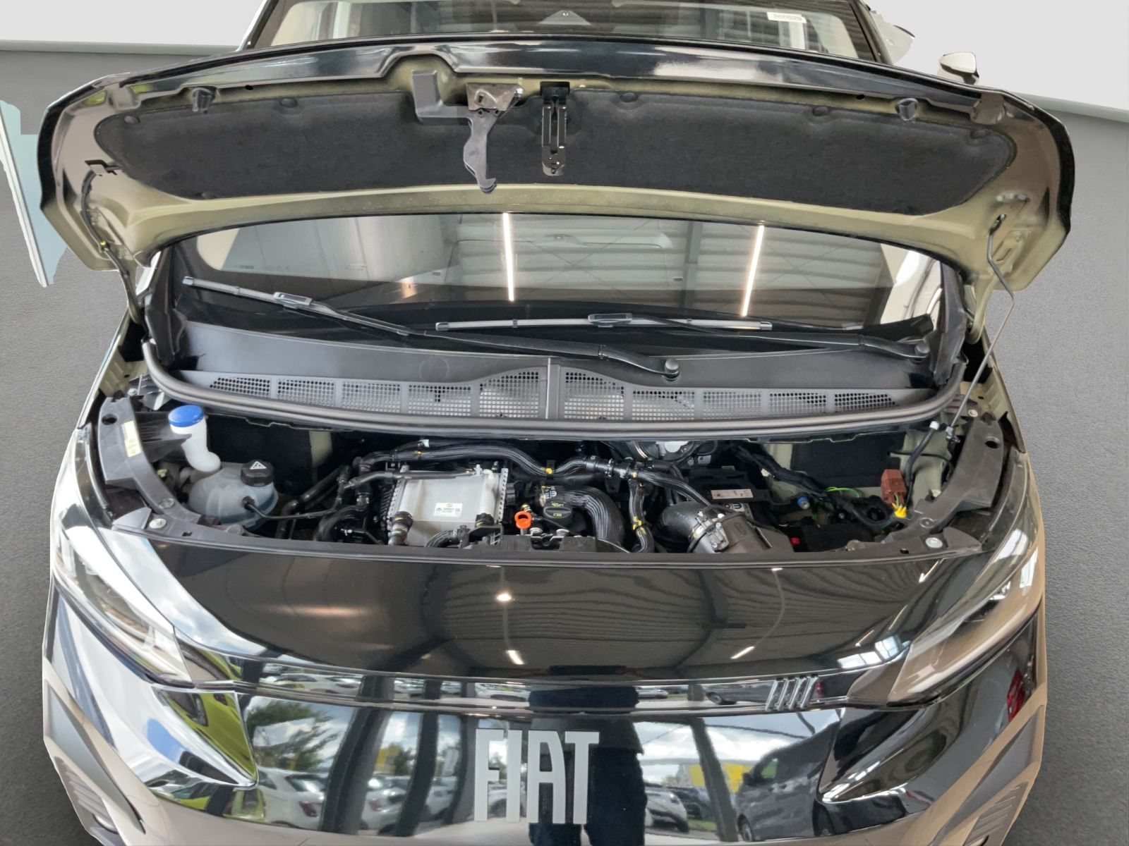 Fahrzeugabbildung Fiat Scudo XL Multicab 180 PS Automatik 6-Sitzer
