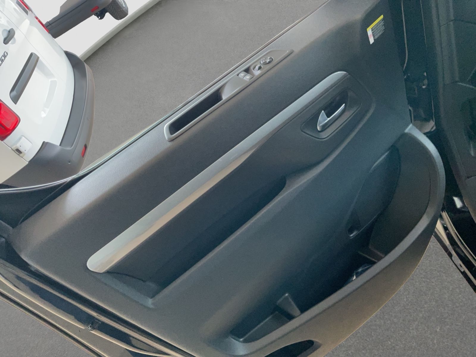 Fahrzeugabbildung Fiat Scudo XL Multicab 180 PS Automatik 6-Sitzer