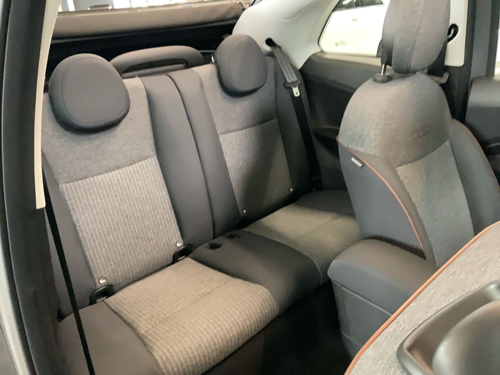 Fahrzeugabbildung Fiat 500e 42 kWh Cabrio + Komfort-,Park-,Winterpaket