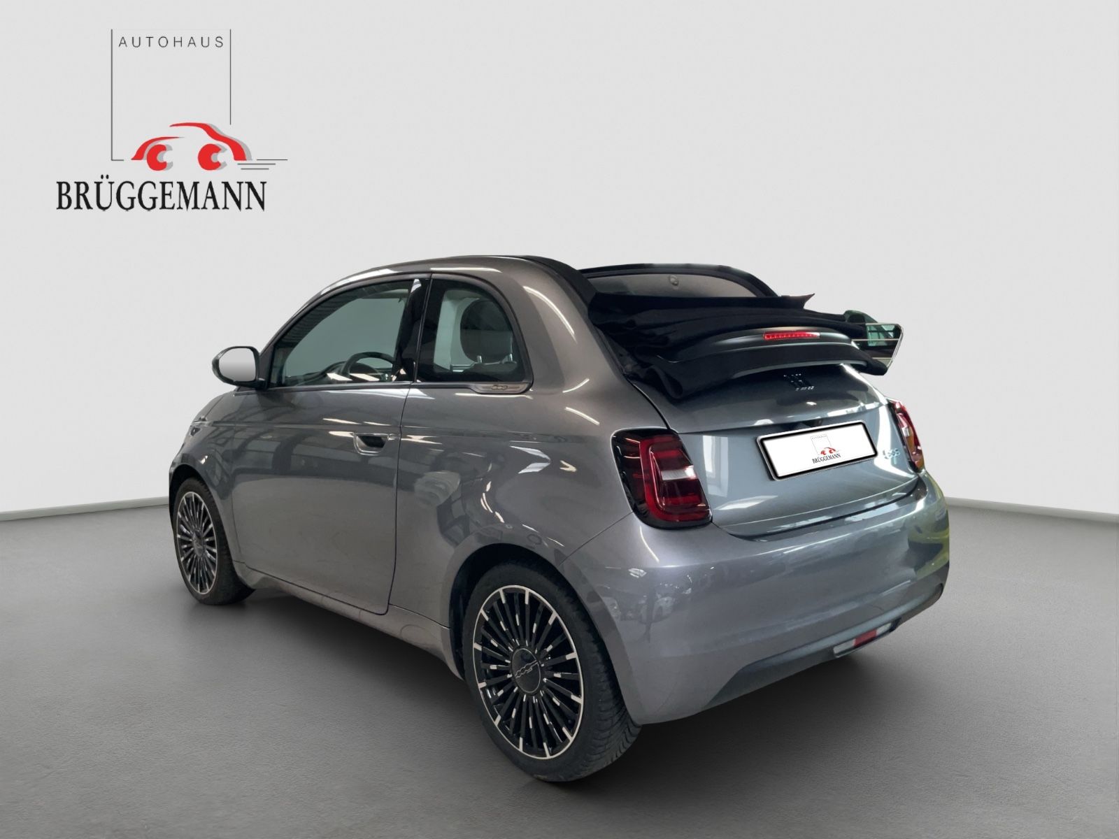 Fahrzeugabbildung Fiat 500e 42 kWh Cabrio + Komfort-,Park-,Winterpaket