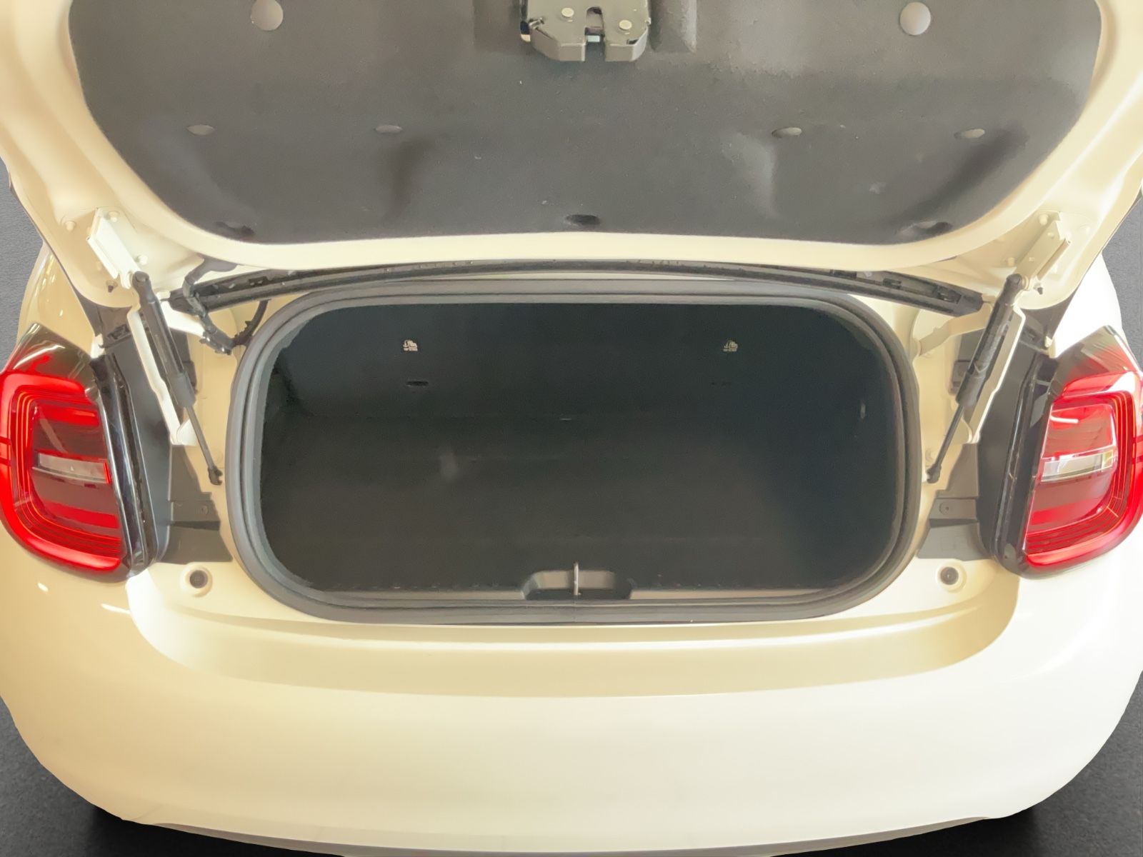 Fahrzeugabbildung Fiat 500e 42 kWh Cabrio