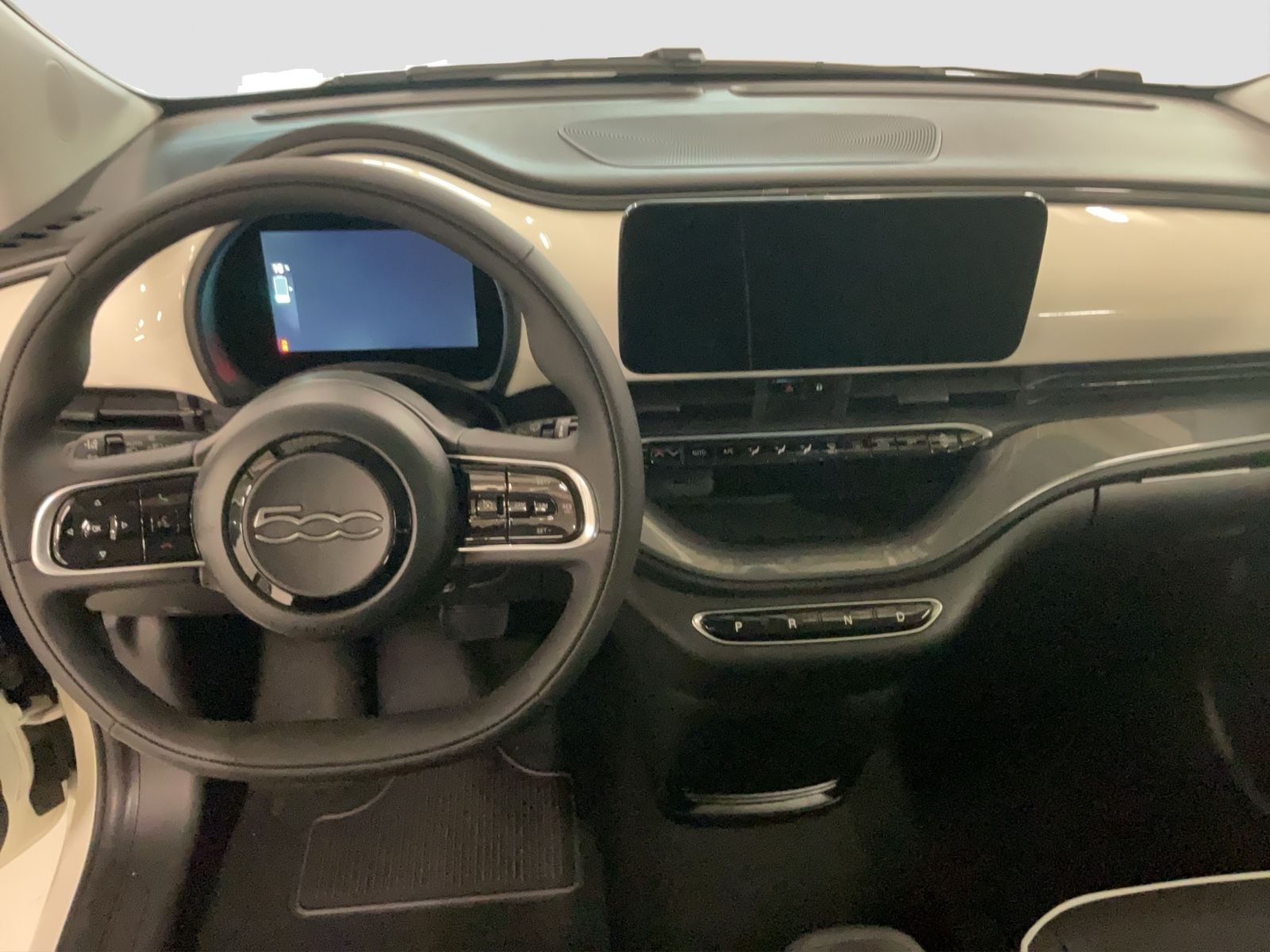 Fahrzeugabbildung Fiat 500e 42 kWh Icon + Komfort Paket
