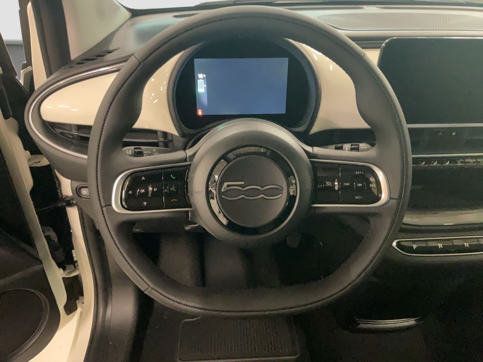 Fahrzeugabbildung Fiat 500e 42 kWh Icon + Komfort Paket