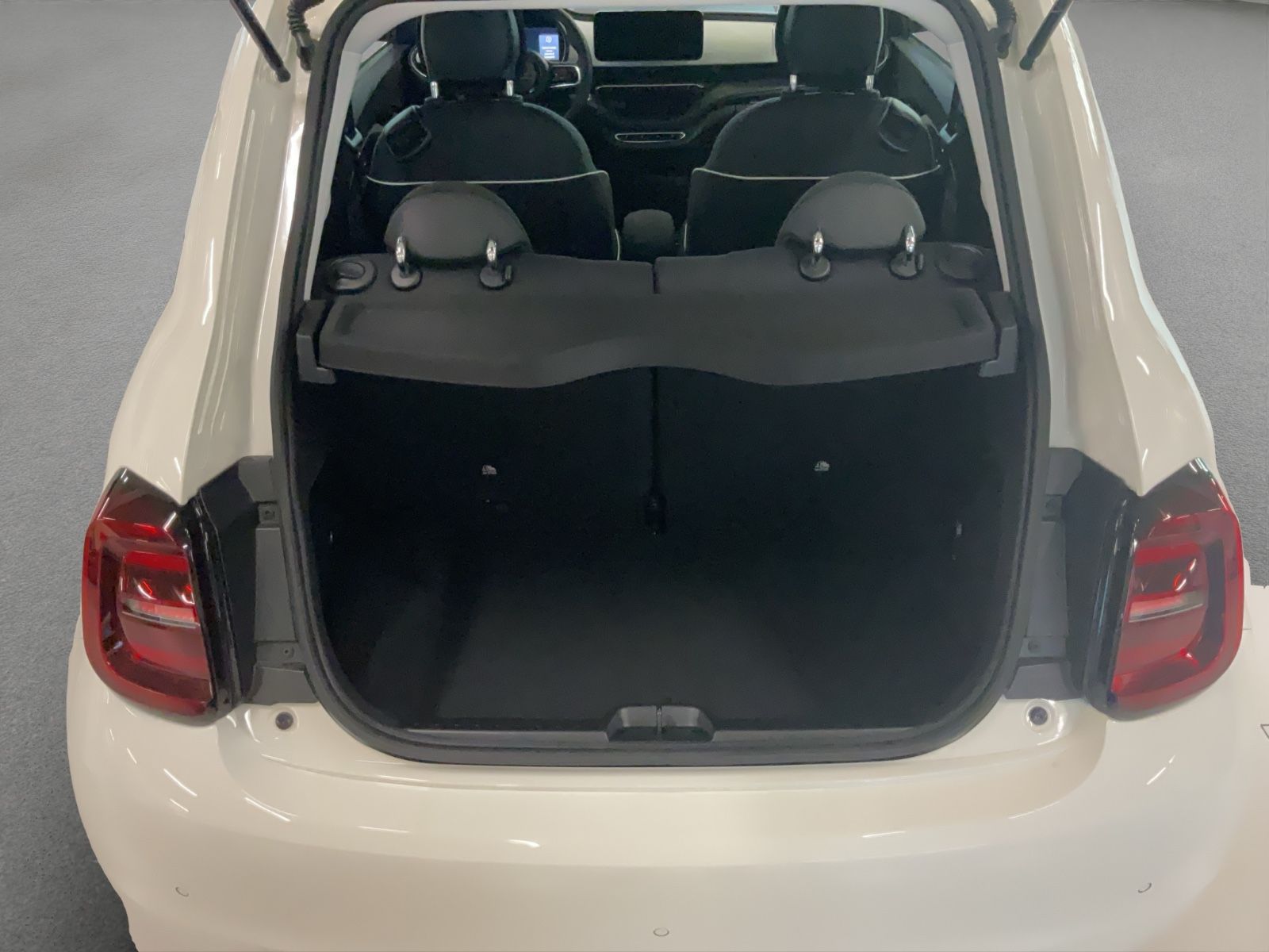 Fahrzeugabbildung Fiat 500e 42 kWh Icon + Komfort Paket