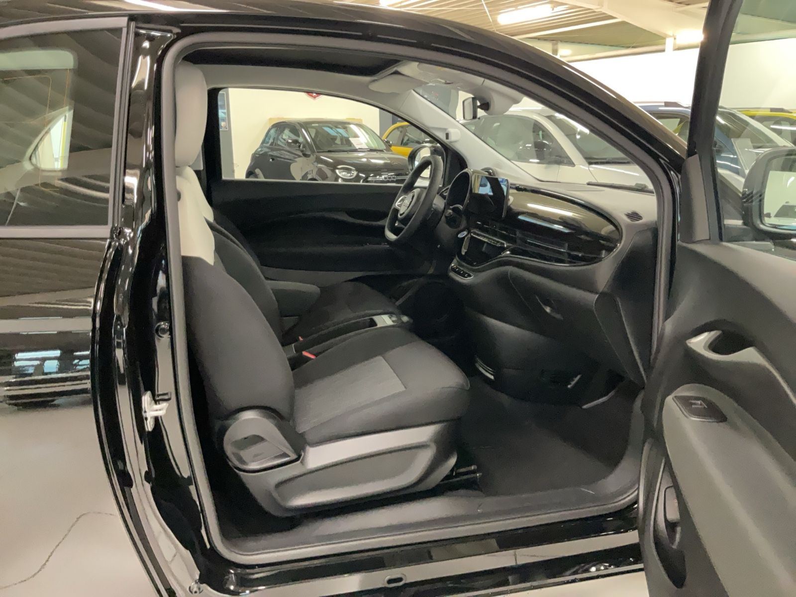 Fahrzeugabbildung Fiat 500e CABRIO 42 kWh Icon + Komfort Paket