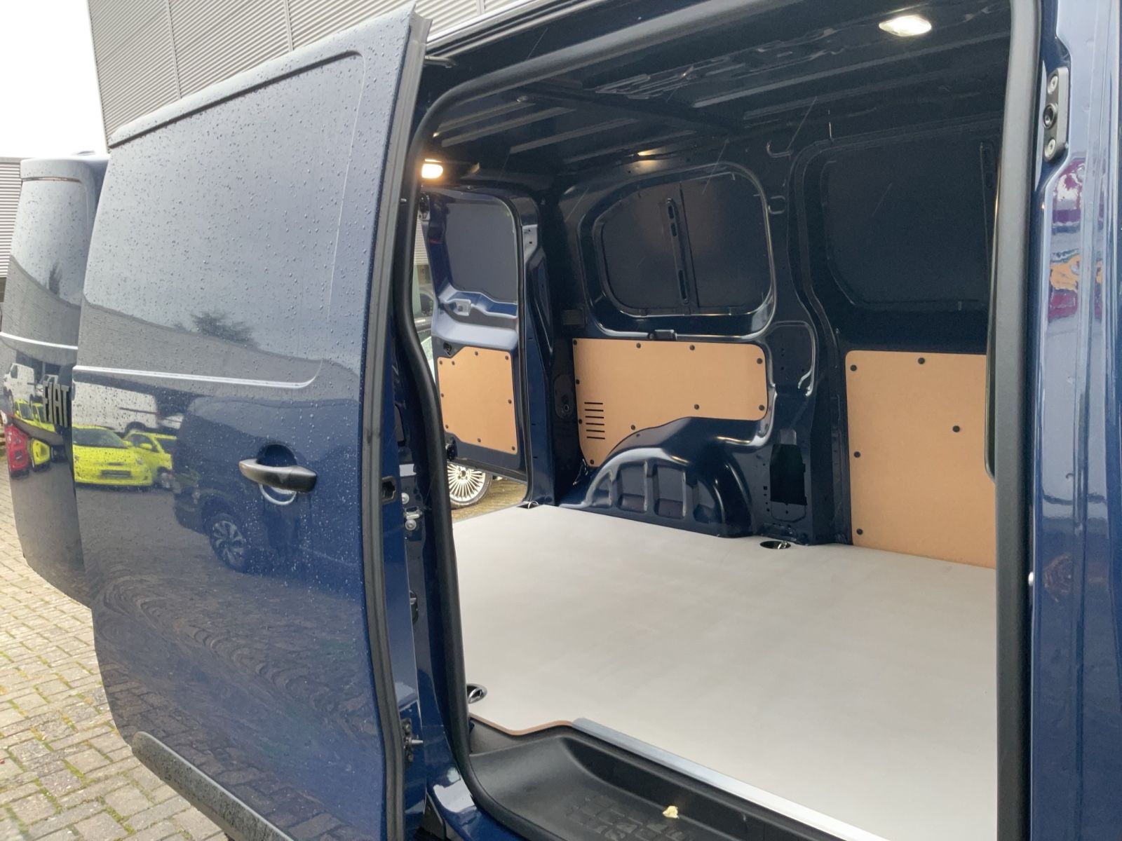 Fahrzeugabbildung Fiat Scudo M 150 PS Kamera CarPlay