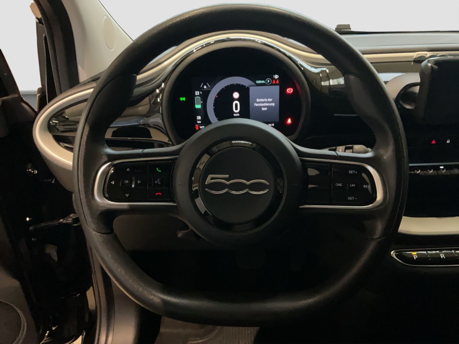 Fahrzeugabbildung Fiat 500e Action + 8fach bereift