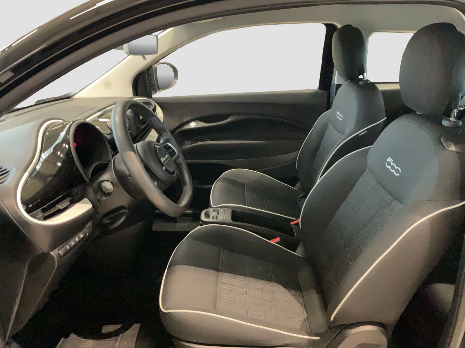 Fahrzeugabbildung Fiat 500e Action + 8fach bereift