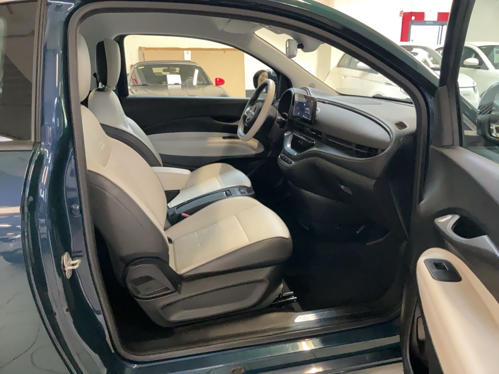 Fahrzeugabbildung Fiat 500e 42 kWh La Prima by Bocelli